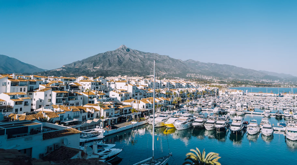 Navigating Luxury and Progress: Yacht/Boat Rentals and New Developments in Marbella